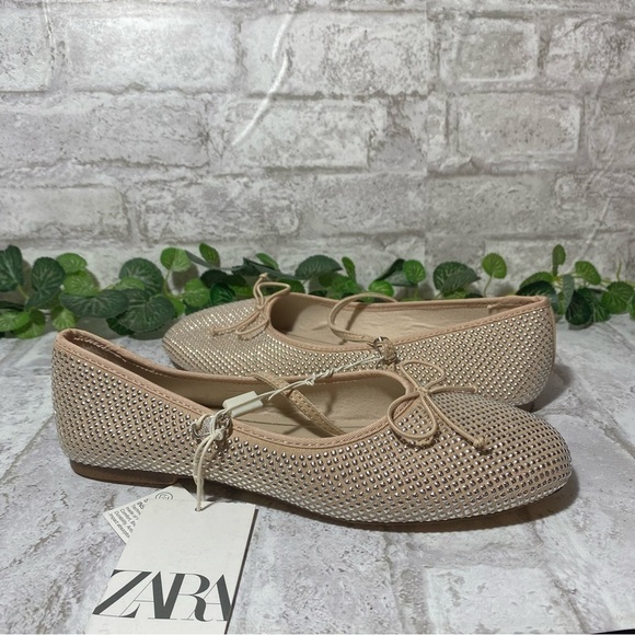 Nwt Zara Cream Silver Studded Flats with Buckle closure Size‎ USA 2.5 EUR 34 - Picture 1 of 8